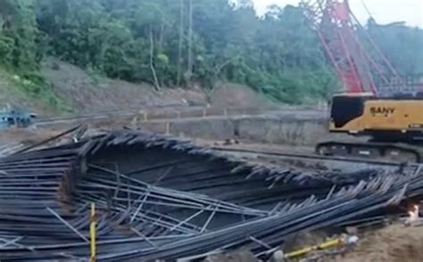1 killed, 2 hurt as steel bridge collapses in Davao City.
